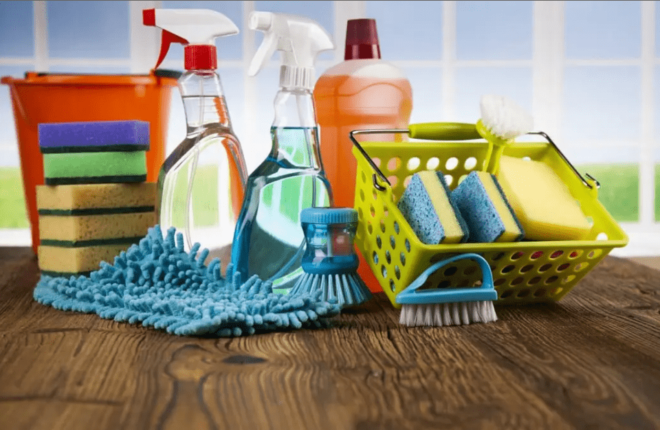 What Cleaning Products Do Maids Use to Clean?