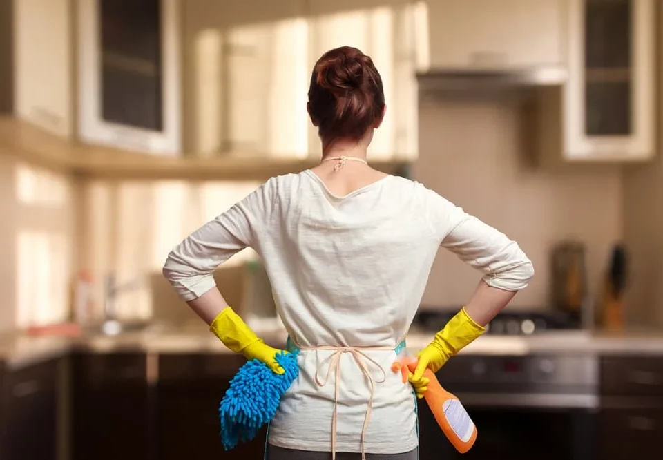 How to Clean Your Apartment Like a Pro: Tips from Professional Cleaners