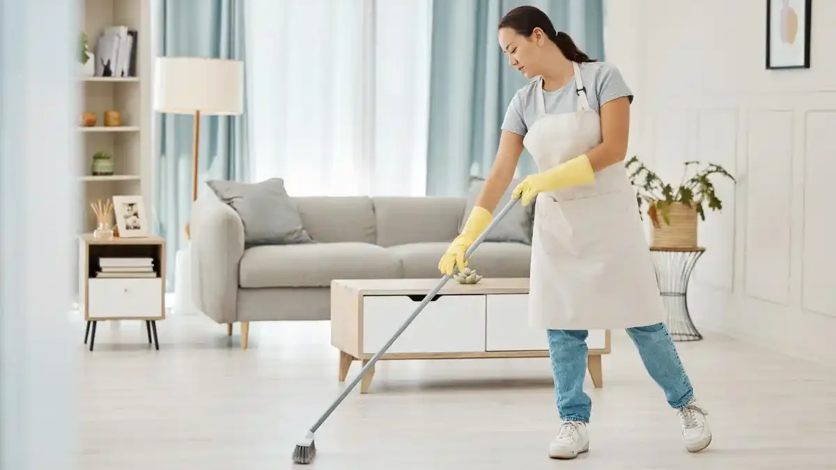 What Do New Market House Cleaning Maids Use to Clean Living Rooms?