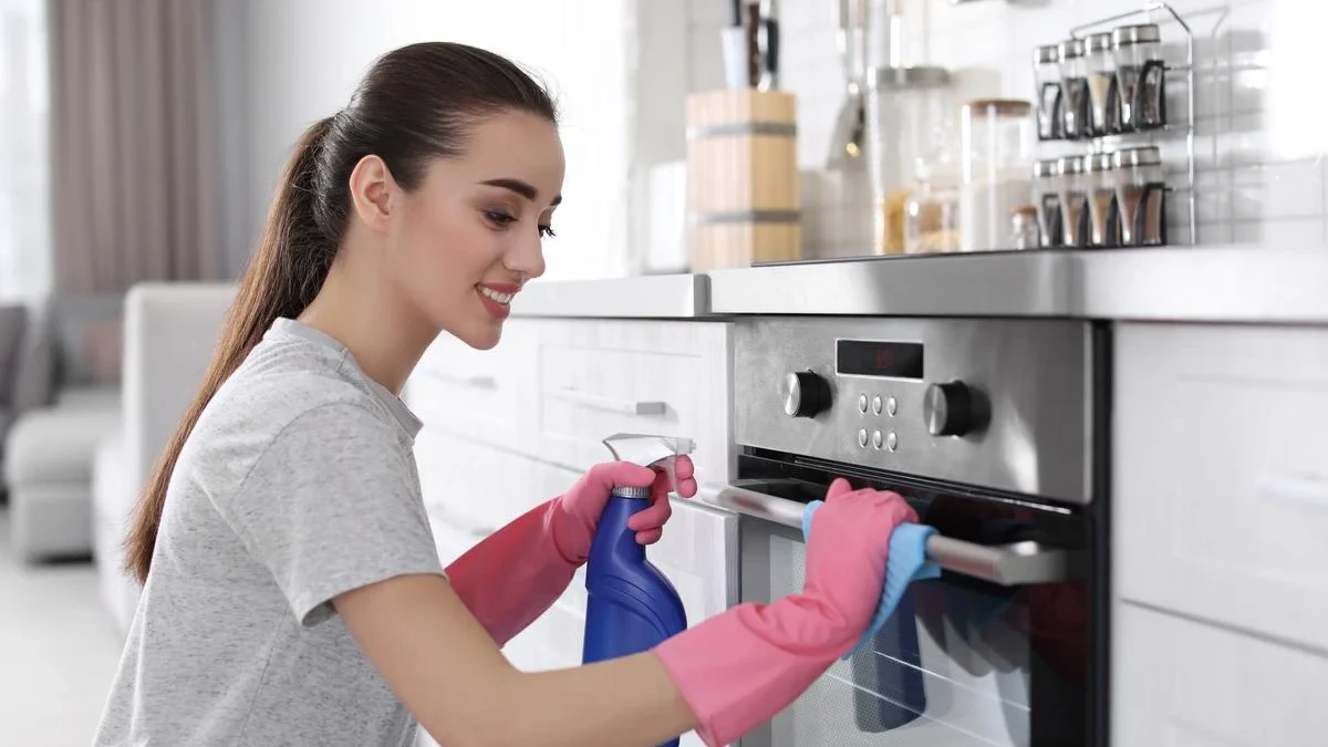 How to Clean Inside Your Oven: Tips from East York Maids