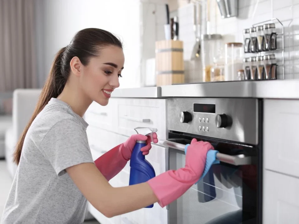 How to Clean Inside Your Oven: Tips from East York Maids