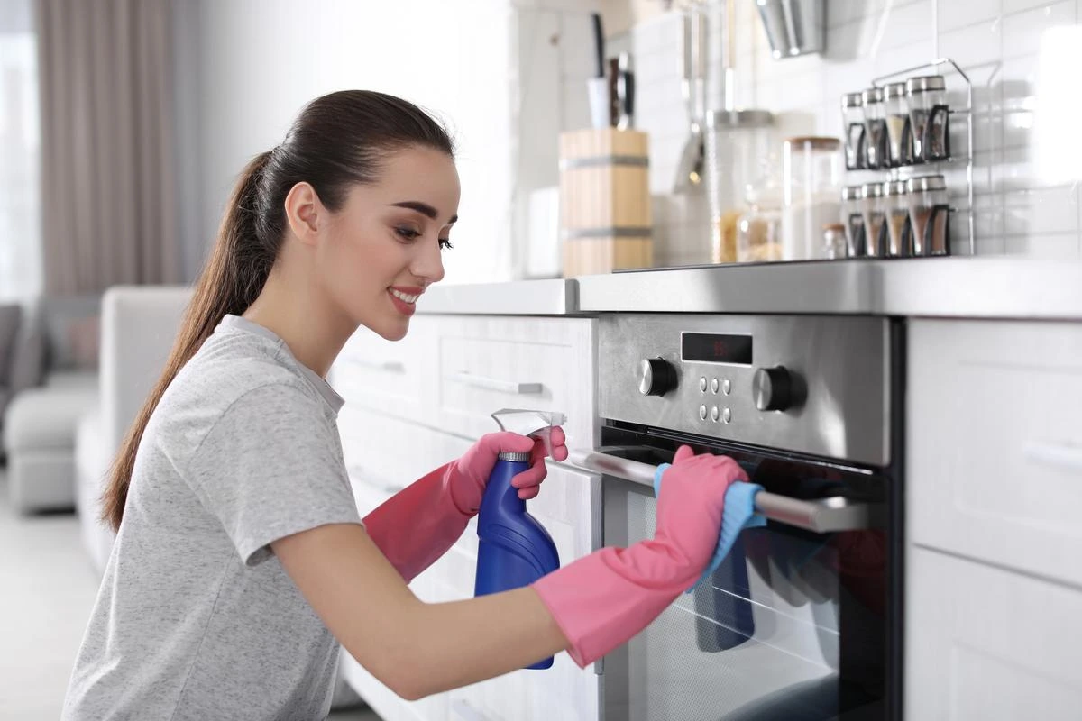 How to Clean Inside Your Oven: Tips from East York Maids