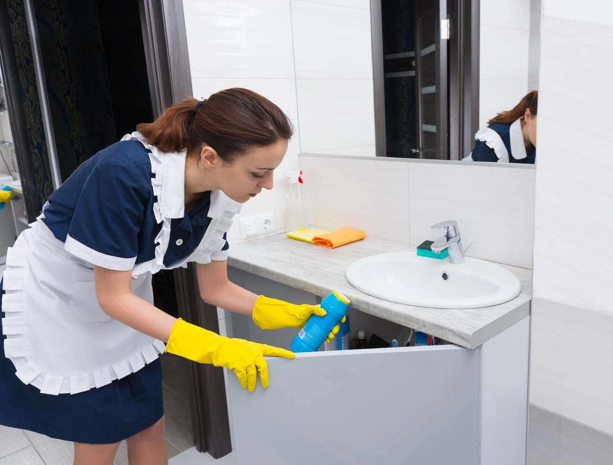 How to Clean Bathroom Cabinets