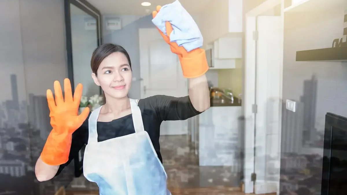 What is the Best Way to Clean Inside Windows? Tips from East York Maids