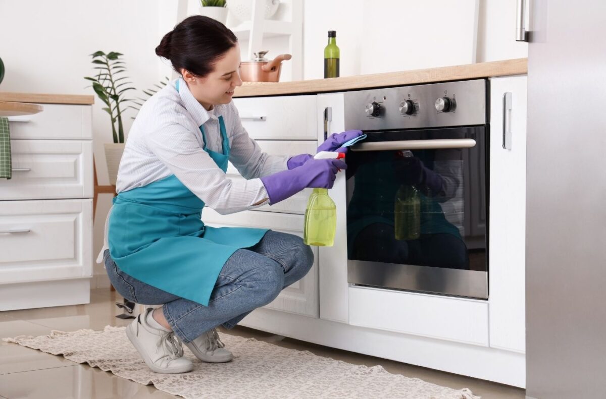 Maid in T.O team delivering Oven Cleaning in North York, ON removing grease with precision and care.